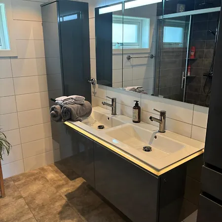 3 Soveroms Leilighet-komfort Og Stil -perfekt For Ferie Og Jobb 公寓